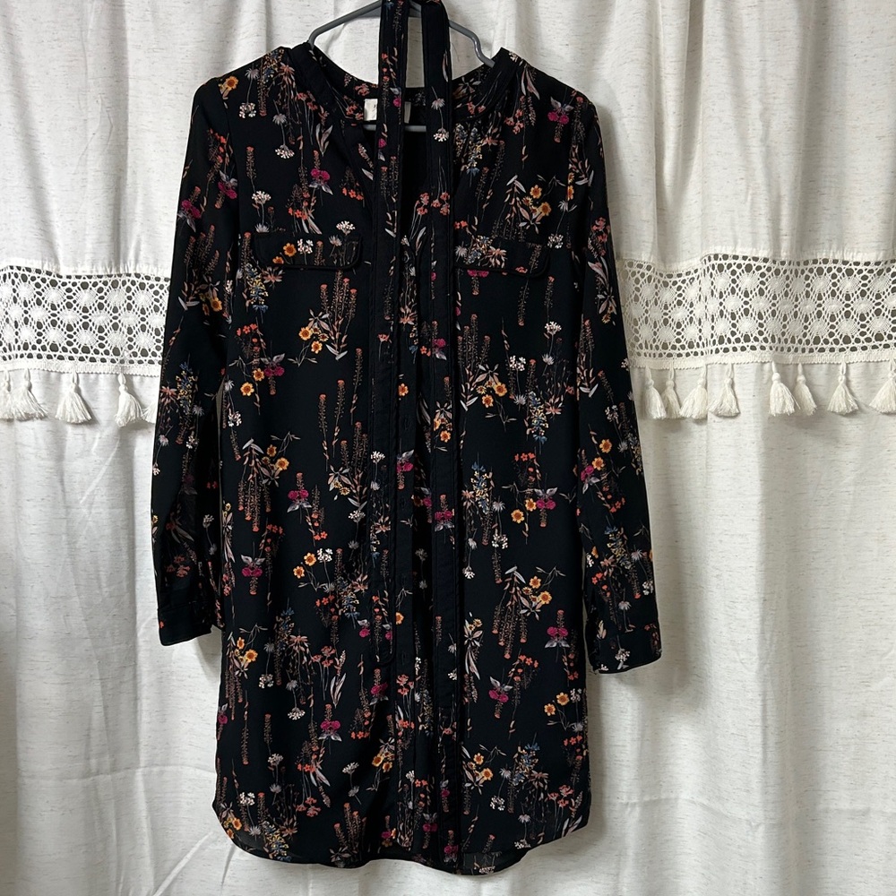 Everly Black Floral Long-Sleeve belt short button up dress